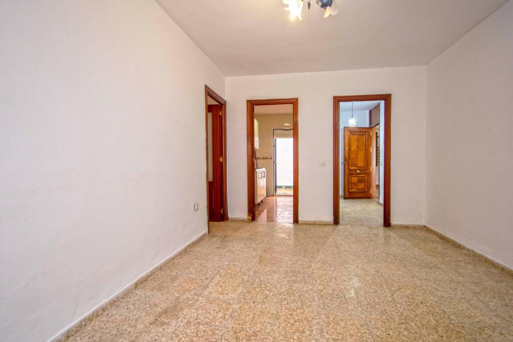 estupendo piso en triana, junto pagés del corro!!! foto grande (2)