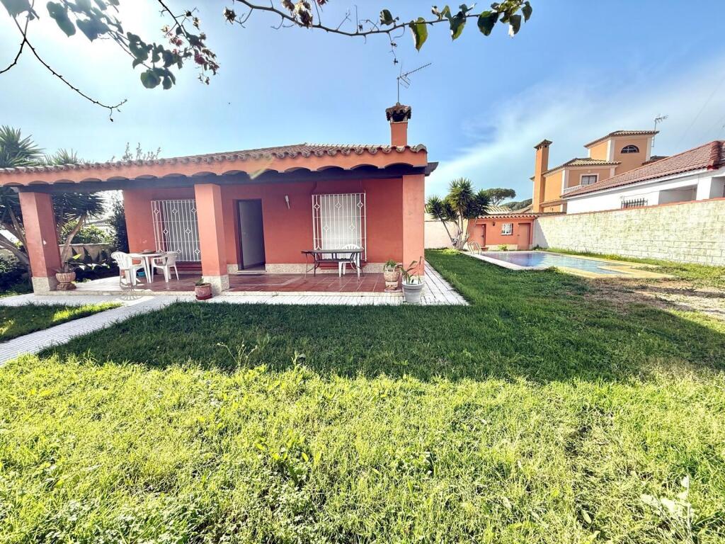 parcela de 966 m2 con dos casas en c/ helenio, playa de la barrosa foto grande (2)