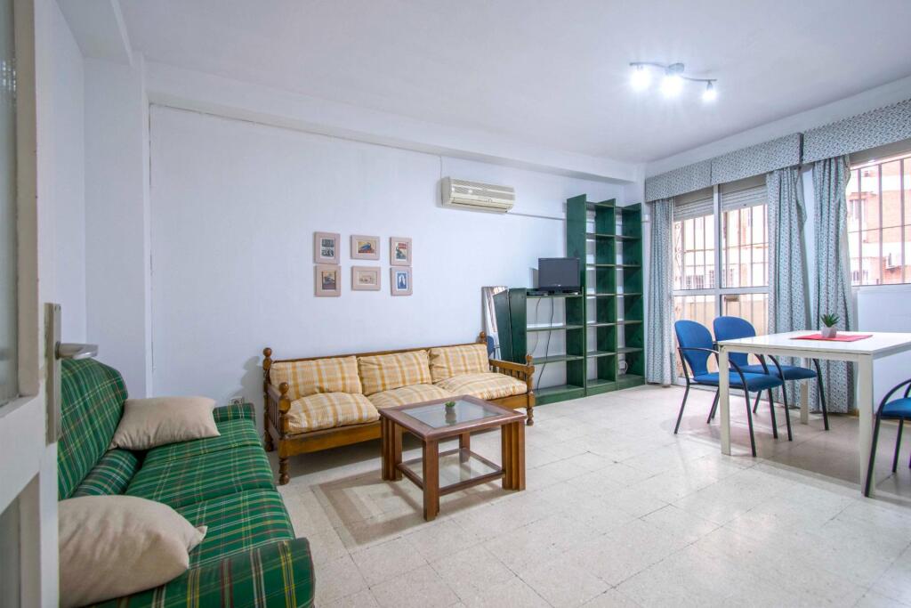 magnífico piso junto san bernardo para reformar con terraza y patio!! foto grande (3)
