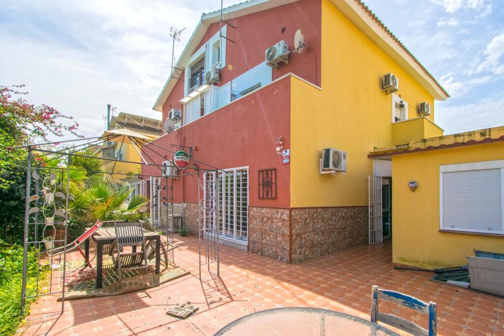 magnifica vivienda pareada en gelves, junto al rio!!! foto grande (2)