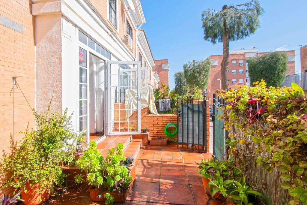 preciosa vivienda pareada de vpo junto avenida europa!!! foto grande (2)