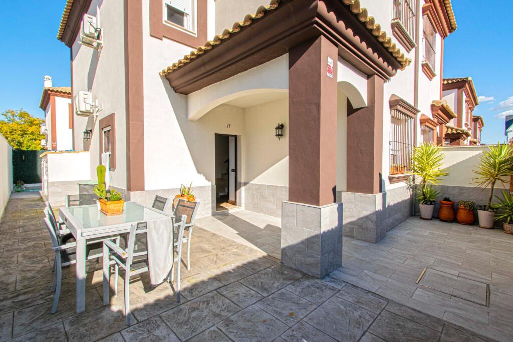 chalet pareado en venta en alcalá del río foto grande (2)