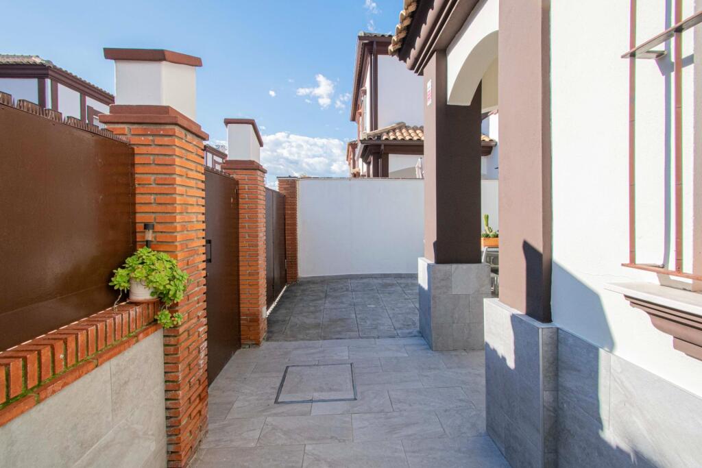 chalet pareado en venta en alcalá del río foto grande (3)
