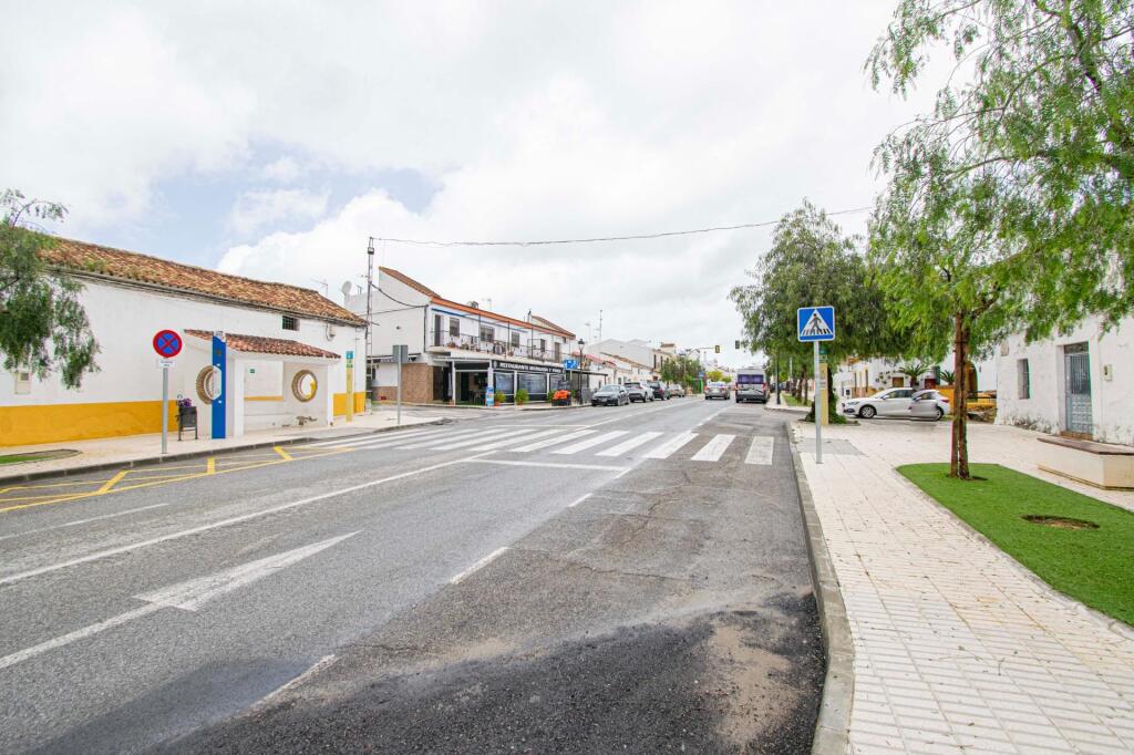 casa adosada en venta en guillena foto grande (2)