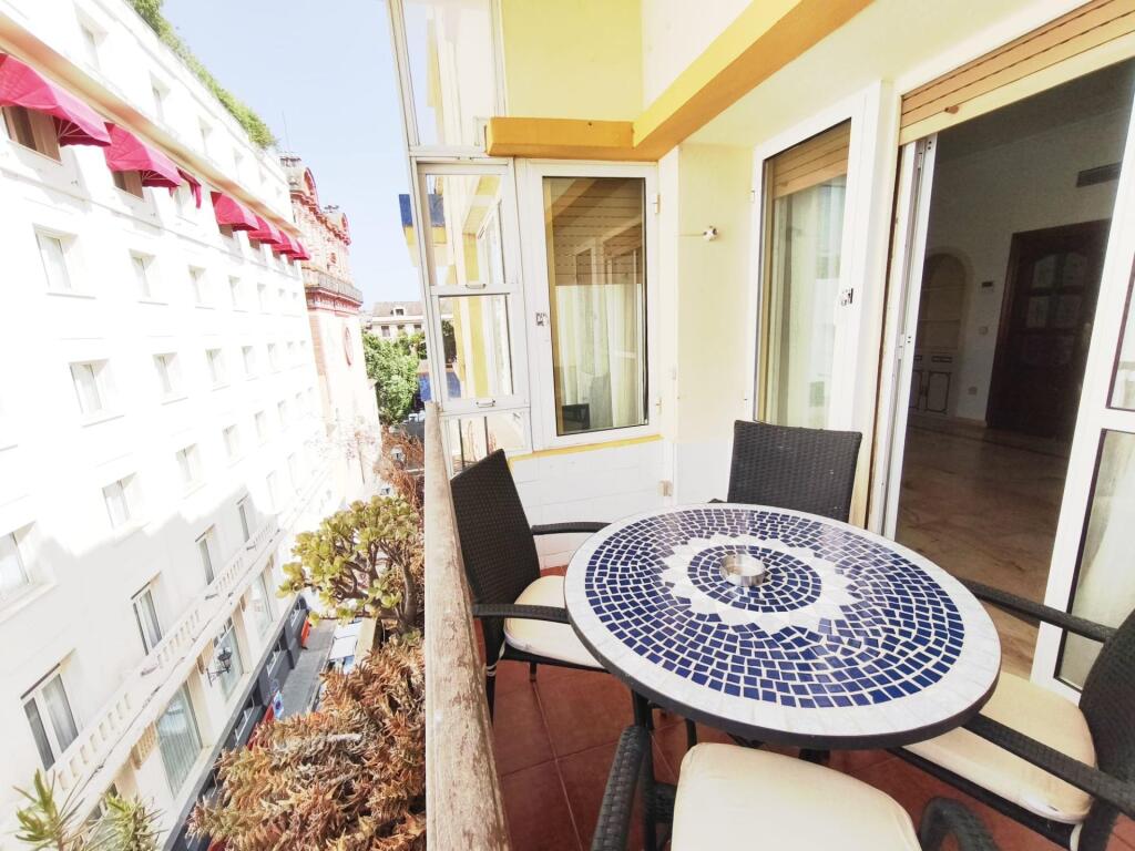 Foto espectacular vivienda junto iglesia de la magdalena, lista para entrar!!!