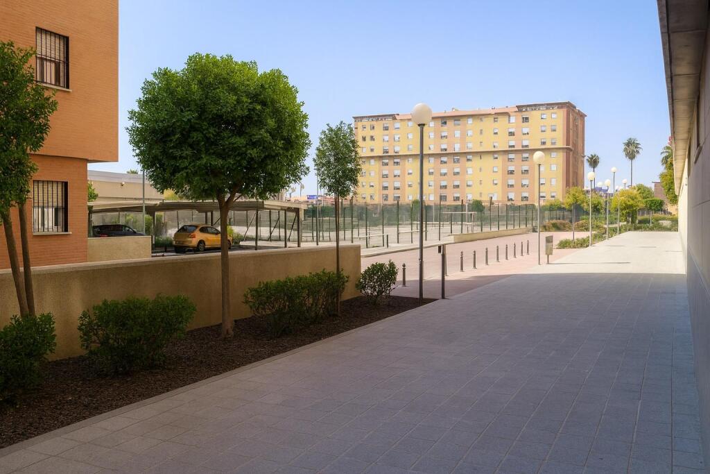 Foto vivienda en urbanización cerrada con parking en sótano