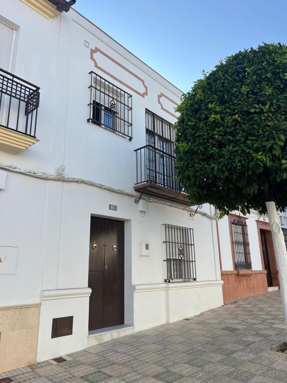 Foto magnífica casa de pueblo en el centro de carrión de los céspedes!!!