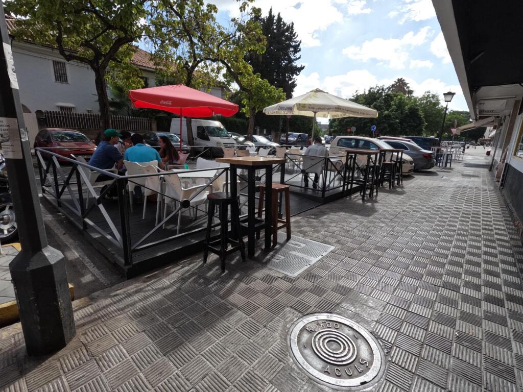 TRASPASO DE BAR CON BUENA RENTABILIDAD, ZONA REINA MERCEDES