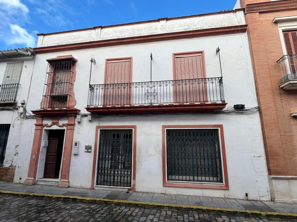 Casa para reformar en el Centro de La Palma del Condado!!!