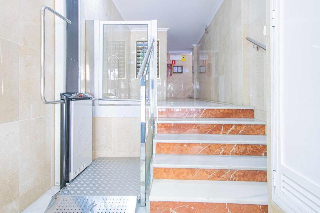 LUMINOSA VIVIENDA EN VENTA EN C/ MAR CASPIO