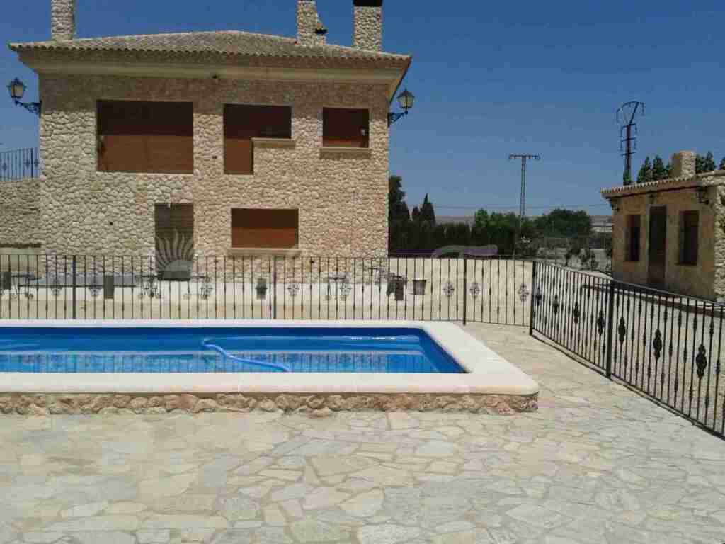 casa-chalet en venta en villena alicante foto grande (2)