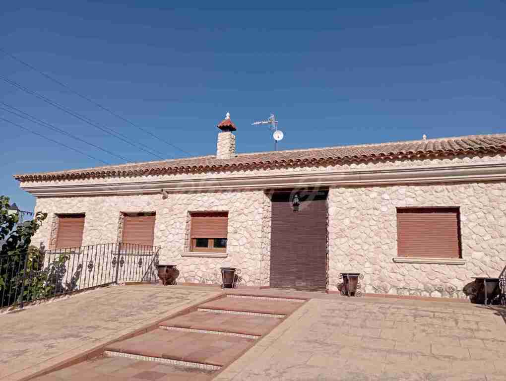 casa-chalet en venta en villena alicante foto grande (3)