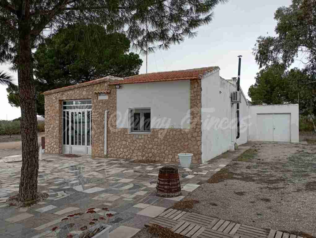 Casa rustica en venta en Yecla