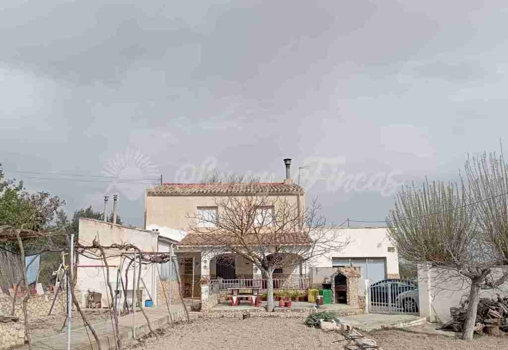 Country House for sale in Yecla
