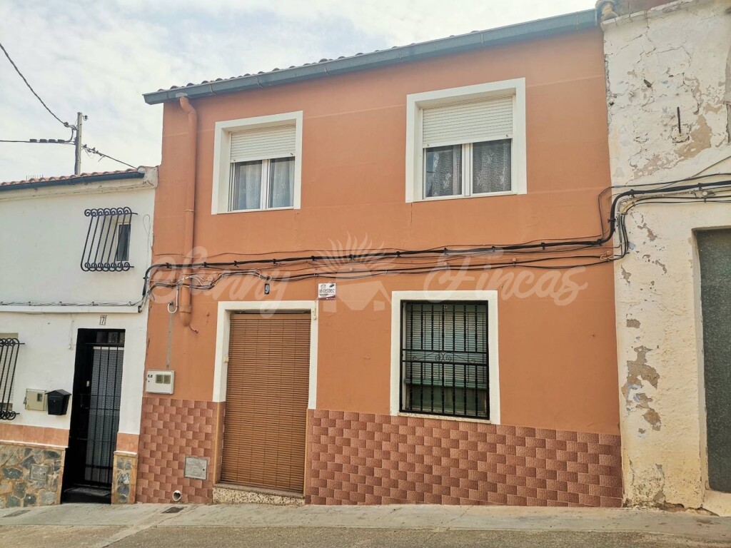 Foto adosada en venta en caudete albacete