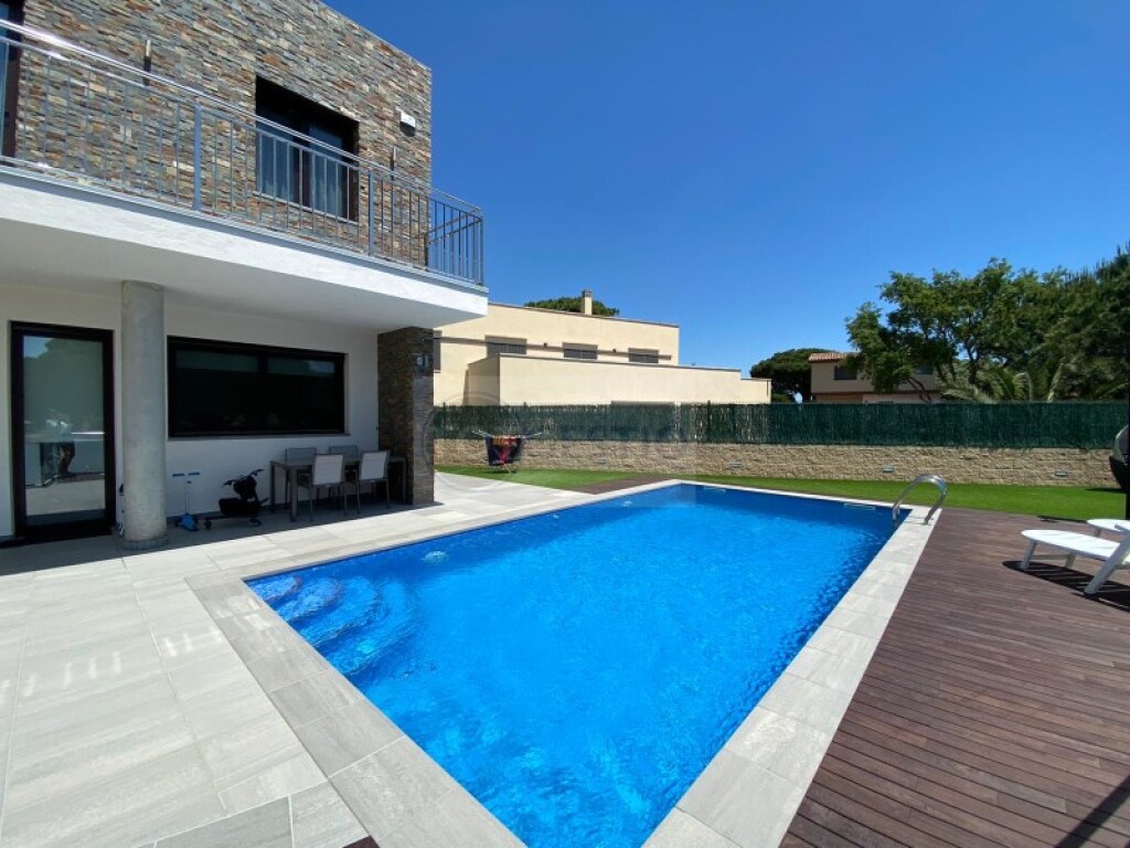 casa-chalet en venta en sant feliu de guixols girona foto grande (3)