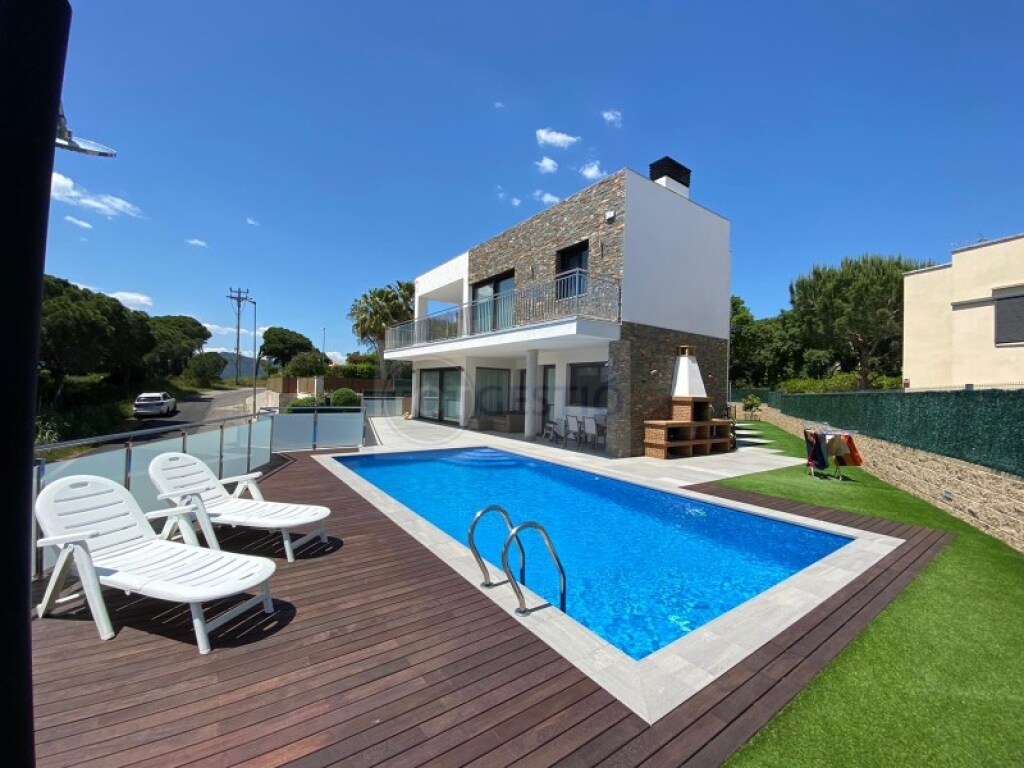 casa-chalet en venta en sant feliu de guixols girona foto grande (2)