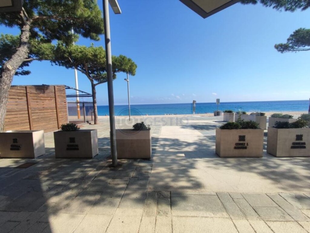 Foto local comercial en alquiler en castell platja d aro girona