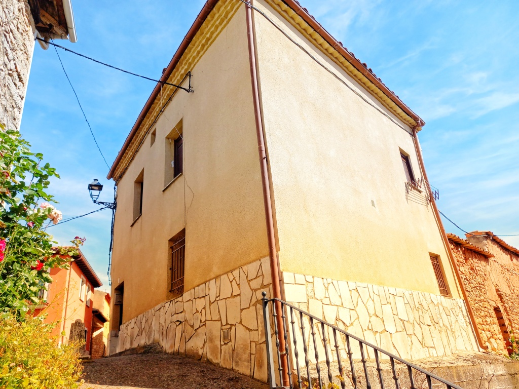 casa-chalet en venta en gumiel de izan burgos foto grande (3)