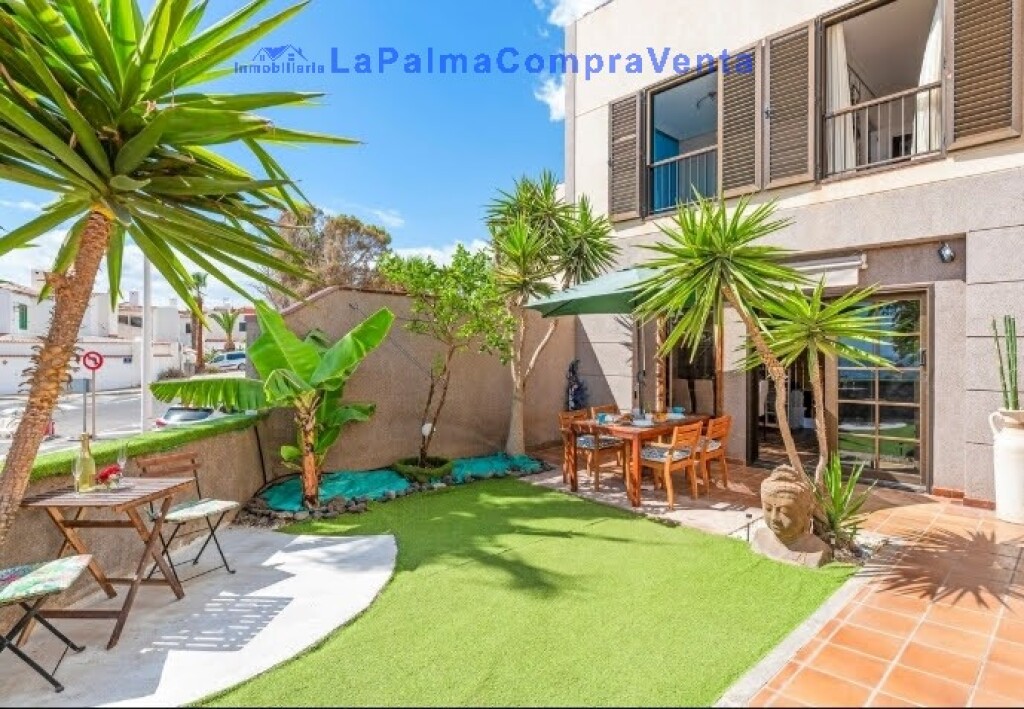 Foto adosada en venta en medano, el santa cruz de tenerife