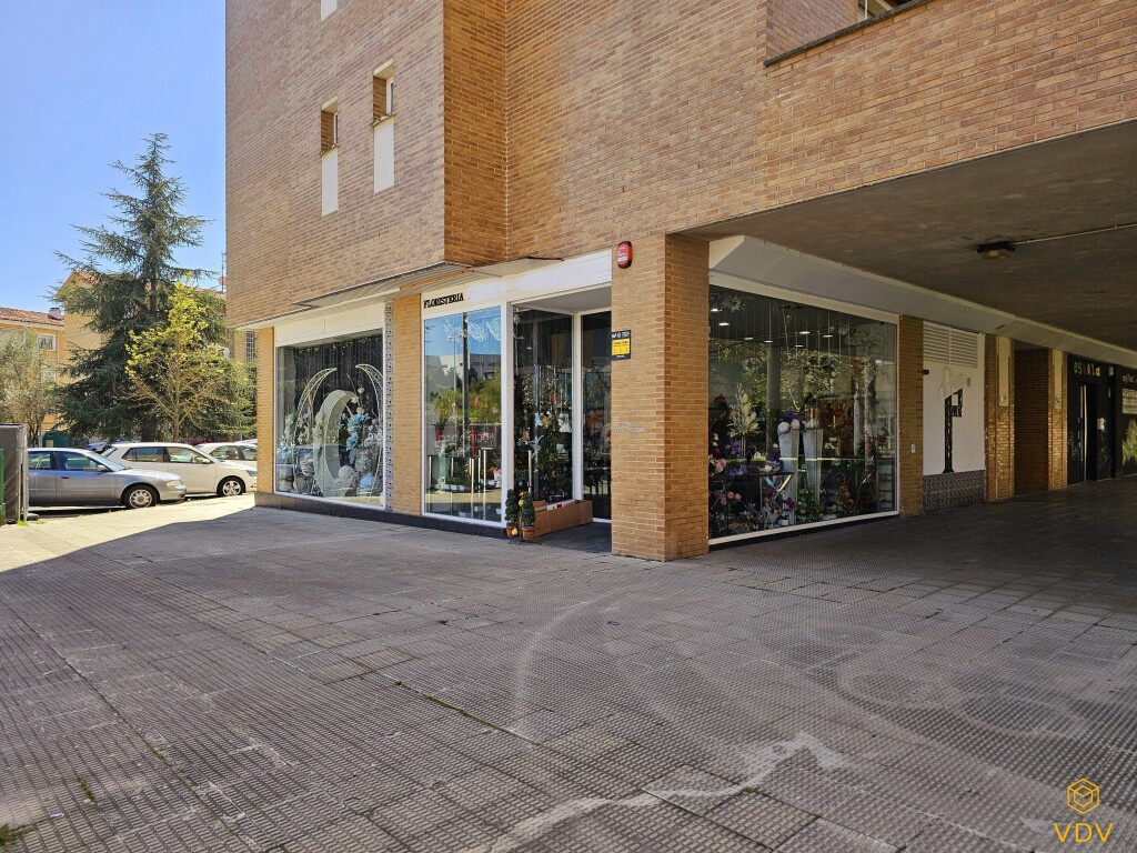 local comercial en traspaso en burlada navarra foto grande (2)