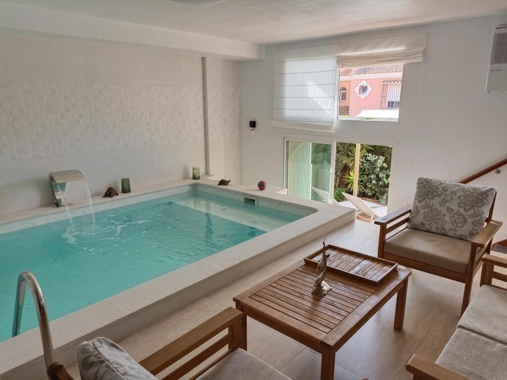 Foto adosada en venta en alcaidesa, la cádiz
