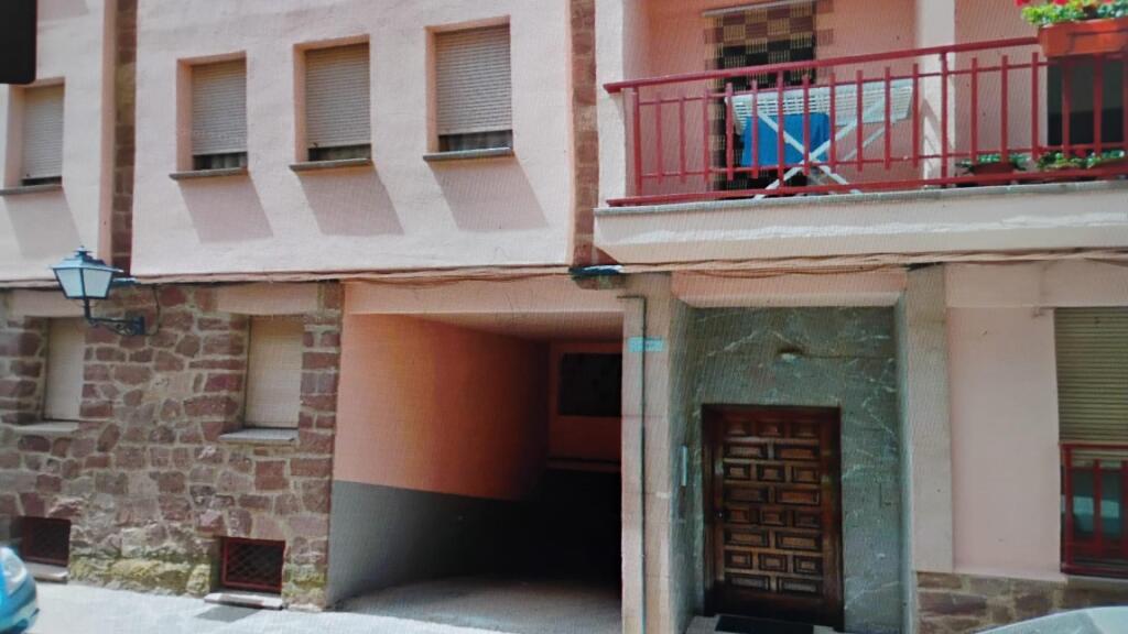 Foto parking coche en venta en prades tarragona
