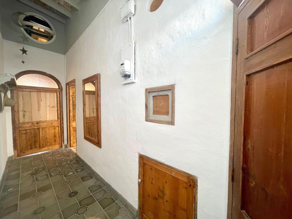 Casa de Pueblo con Encanto en el Centro, Reformada y con Gran Potencial de Ampliación