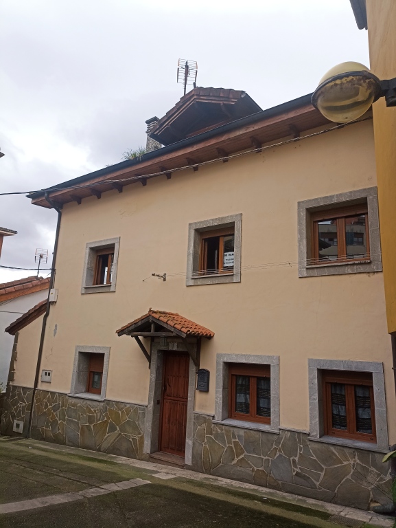 Casa-chalet en venta en pola de lena asturias 