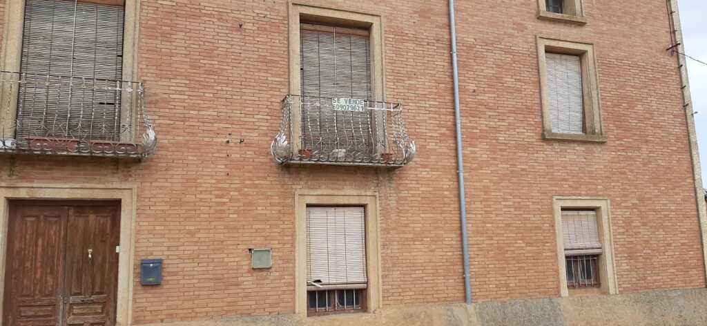 Casa de pueblo en Venta en Cabañas De Castilla, Las Palencia 